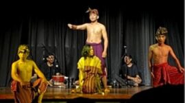 Memintal dan menenun tak lagi menjadi laku budaya, melainkan kerja dalam keterpaksaan dan ketakutan (Foto: ist)