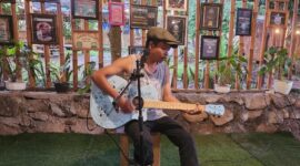 Ia telah menemukan rumahnya di lagu, di niat baik, dan di harapan agar manusia mau bangun, bergerak, dan memberi dampak (Foto: aks)