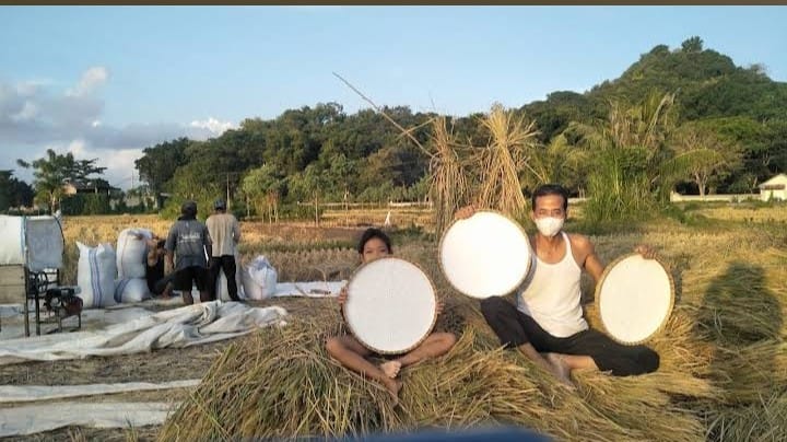 Dari unsur rupa, garis menjadi bentuk, warna, komposisi, dan simbol-simbol (Foto: ist)