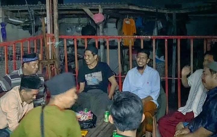 Di tengah dunia yang semakin cepat dan bising oleh berbagai informasi, nilai-nilai komunikasi yang santun dan beretika terasa semakin penting untuk dirawat (Foto: Adi Muhayadi)