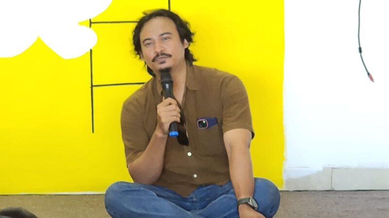 Ahmad Junaidi menutup sesi berbagi dengan harapan agar semakin banyak orang baik terlibat, membantu pendidikan, pengembangan kapasitas relawan, hingga memperkuat usaha sosial yang telah berjalan (Foto: aks/ceraken.id)