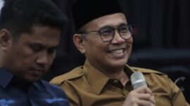 “Kita tidak boleh menutup hak karier seseorang hanya karena ia keluarga pejabat. Justru itu bertentangan dengan prinsip merit system,” tegas Aka. (Foto: Diskominfotik NTB)