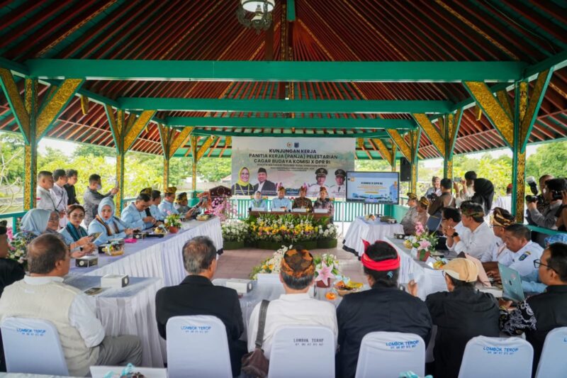 Diskusi di Taman Mayura mengingatkan bahwa pelestarian budaya bukan sekadar menjaga bangunan tua, melainkan merawat identitas, sejarah, serta potensi ekonomi masa depan (Foto: PPID Kota Mataram)