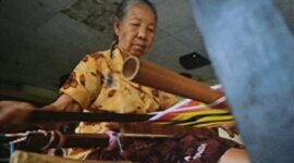 Di tengah derasnya arus modernisasi dan teknologi, keteguhan masyarakat menjaga tradisi tenun menjadi kunci agar jejak leluhur tidak hilang (Foto: Pikong)