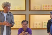 Bagi Kim Dong Pil (tengah) sendiri, perjalanan visualnya di Lombok tampaknya belum  selesai (Foto: aks)