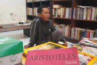 “Bagi saya, membaca itu sebuah kebutuhan seperti halnya kita butuh makan ketika kita lapar,” kata Nas (Foto: Teman Baca/ceraken.id)