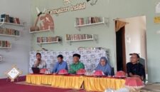 Narasumber kegiatan Empo Sipitangarri dari kanan ke kiri: Rusdin Tompo, Prof Kembong Daeng, Prof Aminuddin Salle, dan Syamsu Salewangang (Foto:ist/ceraken.id)