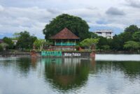 Taman Mayura adalah simpul memori Kota Mataram. Di sanalah masa lalu dan masa kini saling bersalaman (Foto: aks/ceraken.id)