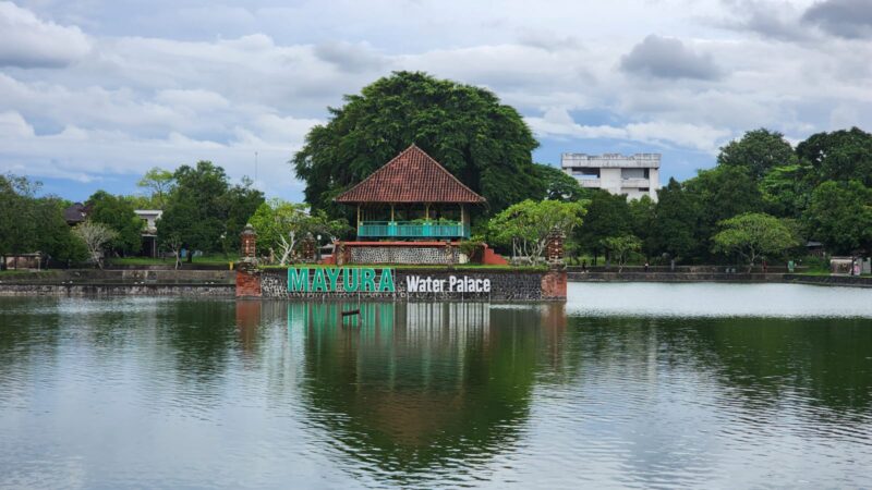 Taman Mayura adalah simpul memori Kota Mataram. Di sanalah masa lalu dan masa kini saling bersalaman (Foto: aks/ceraken.id)
