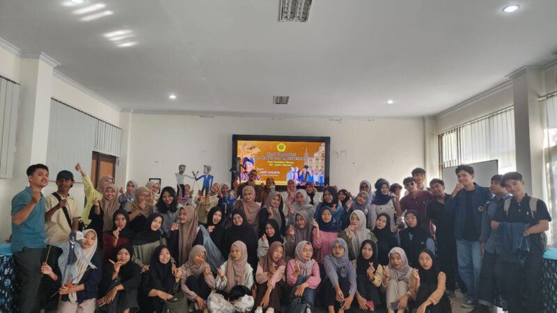 Pementasan Wayang Kafka di kampus  bukan sekadar pertunjukan sastra (Foto: aks/ceraken.id)