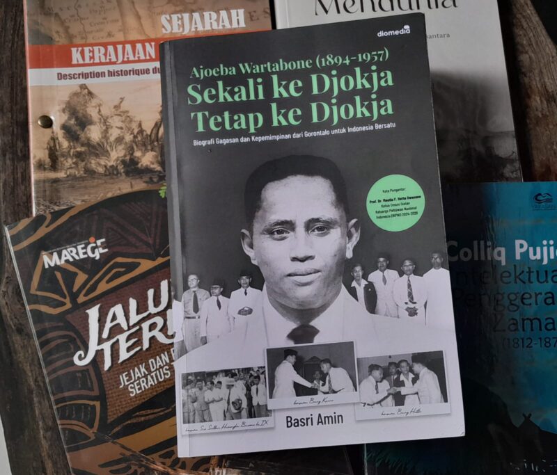 Buku setebal lxi+435 ini merupakan biografi gagasan dan kepemimpinan dari Gorontalo untuk Indonesia bersatu (Foto: ist/ceraken.id)