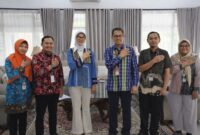Wastra Lombok, menurut Bunda Sinta (ketiga dari kiri), memiliki potensi besar untuk dikenal lebih luas dan diapresiasi secara global (Foto: pemprov ntb/ceraken.id)