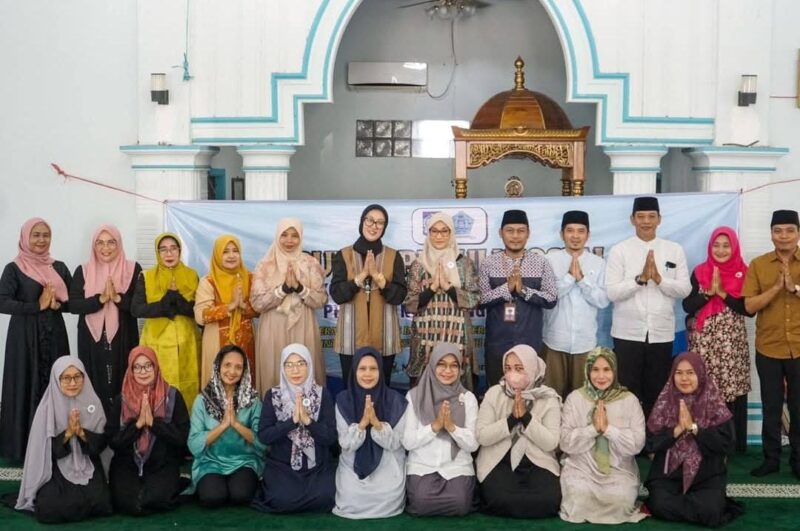 Momen sederhana itu menjadi tanda kebersamaan antara pemerintah dan masyarakat (Foto: pemprov ntb/ceraken.id)