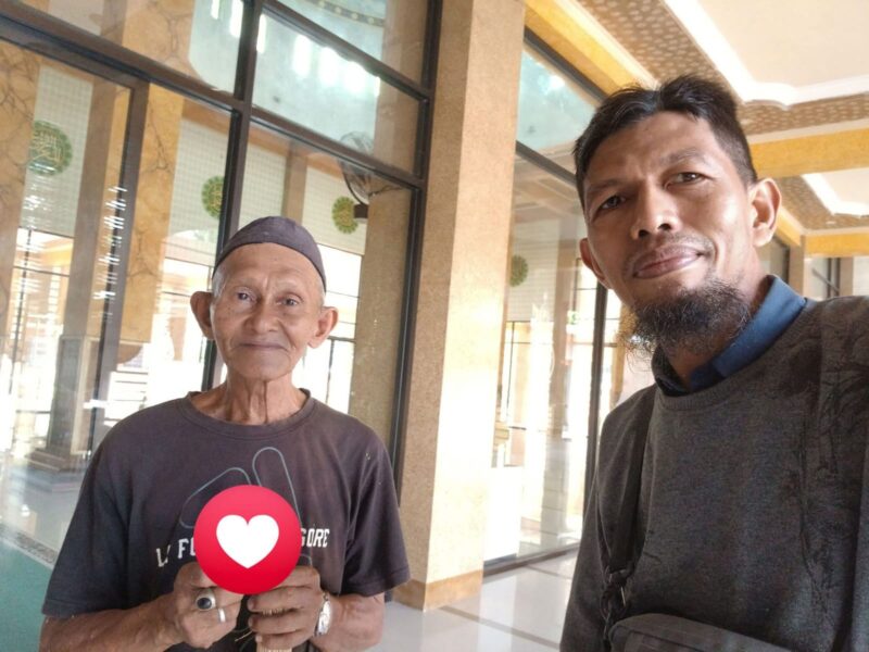 Ia datang untuk ngalap berkah, tetapi yang ia temukan adalah pelajaran tentang makna memberi (Foto: ist/ceraken.id)
