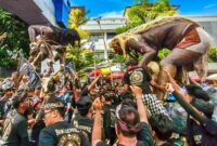 Ogoh-ogoh itu akan dilebur, sebagaimana tradisinya. Namun pesan yang dibawanya tidak ikut hilang (Foto: pemprov ntb/ceraken.id)