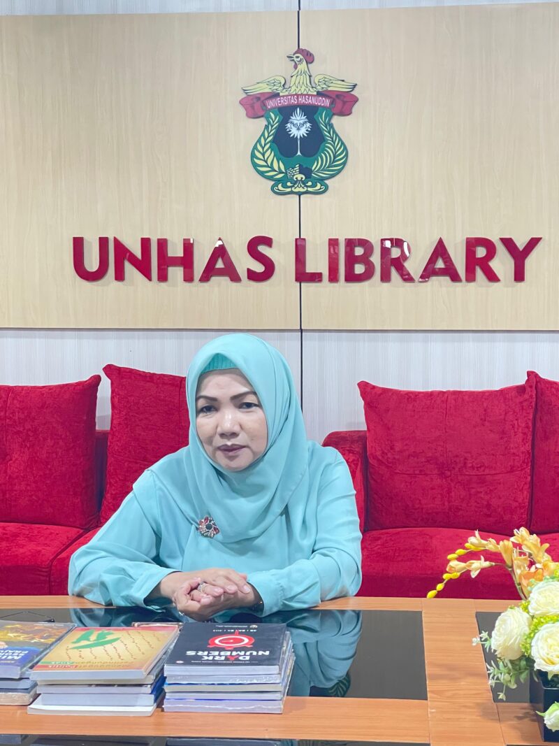 Prof. Dr. Hj. Munirah Hasjim, S.S., M.Hum, Kepala Perpustakaan Unhas, periode 2026-2030 (Foto: ist/ceraken.id)