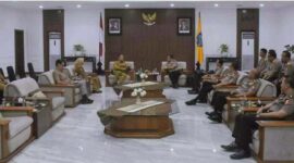 Gubernur Iqbal menekankan bahwa perluasan lahan pertanian, khususnya jagung, tidak boleh mengorbankan kelestarian hutan (Foto: ntbprov.go.id / ceraken.id)