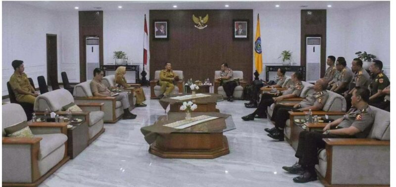 Gubernur Iqbal menekankan bahwa perluasan lahan pertanian, khususnya jagung, tidak boleh mengorbankan kelestarian hutan (Foto: ntbprov.go.id / ceraken.id)