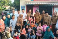 Kartini Ismail (berdiri di tengah memegang mic), saat kunjungan, yang dihadiri Ibu Melinda Aksa, istri Walikota Makassar, dan berapa pimpinan SKPD (Foto: ist/ceraken.id)