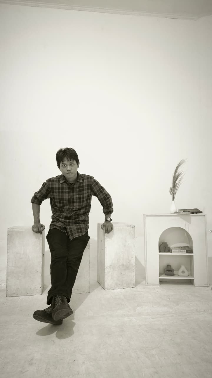 Sangga Boemi.  Pertanyaan itu membuka ruang pemahaman bahwa karya dalam album ini memang berangkat dari teks sastra yang dialihwahanakan menjadi komposisi musik (Foto: ist/ ceraken.id)