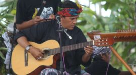 Soni Hendrawan. Ampenan Groove bukan hanya karya lokal yang lahir dari ruang geografis tertentu, tetapi juga memiliki resonansi yang melampaui batas wilayah (Foto: ist / ceraken.id)