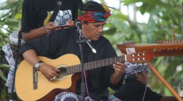 Soni Hendrawan. Ampenan Groove bukan hanya karya lokal yang lahir dari ruang geografis tertentu, tetapi juga memiliki resonansi yang melampaui batas wilayah (Foto: ist / ceraken.id)