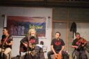 Yoiakustik. ia cukup hadir lewat petikan gitar, gesekan biola, ketukan cajón, dan lirik yang membuat seseorang pulang dengan kesadaran baru (Foto: aks / ceraken.id)