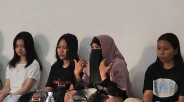 Nopyastuty (ketiga dari kiri) mengajak peserta memahami proses sebagai perjalanan panjang yang membutuhkan ketekunan (Foto: aks / ceraken.id)