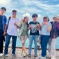 Penulis (tiga dari kanan) di Dermaga Pulau Barrang Lompo saat kegiatan PARKIR di Makassar (Foto: ist / ceraken.id)