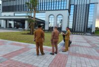 Lingkungan kerja dirancang menyerupai taman; terbuka, hijau, dan memberi rasa nyaman bagi pegawai maupun masyarakat (Foto: kominfo kota mataram / ceraken.id)
