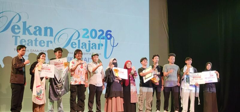 Generasi muda NTB masih memiliki ruang untuk merawat imajinasi, membaca realitas sosial, sekaligus membangun masa depan kebudayaan mereka sendiri, dari panggung teater (Foto: aks / ceraken.id)
