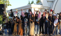 Wayang Botol di Pantai Ampenan: Anak-Anak Menyalakan Panggung Edukasi Lingkungan