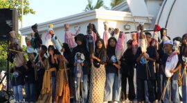 Dari Sampah Plastik menjadi Cerita: Edukasi Lingkungan dan Kreasi Reuse melalui Wayang Botol (Foto: diskominfo kota mataram / ceraken,id)