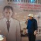Ir. HM Pulu Niode (kanan), Mochtar Niode (tengah), dan Amanda Katili, difoto dengan latar backdrop yang menampilkan gambar Ajoeba Wartabone (foto: rusdin tompo / ceraken.id)