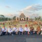 Seni pertunjukan tidak hanya berfungsi sebagai hiburan, melainkan juga sebagai medium untuk menyampaikan pesan sosial dan spiritual (Foto: provntb.go.id / ceraken.id)