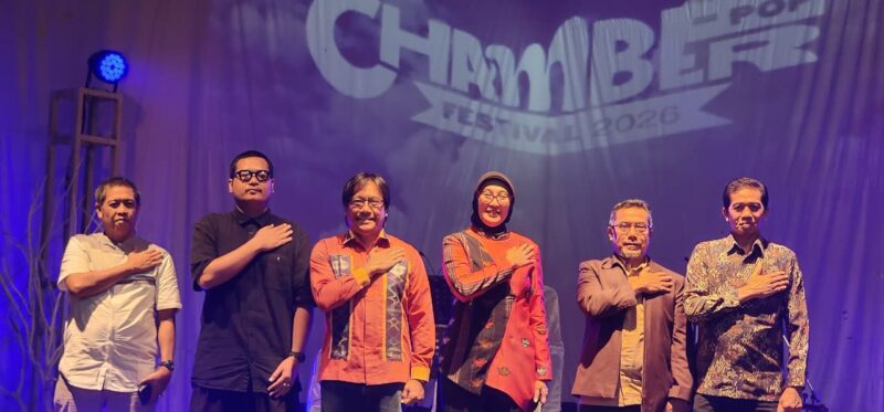 Kepala Dinas Kebudayaan Prov. NTB, Muhamad Ihwan (kedua dari kanan), "Pemerintah Provinsi Nusa Tenggara Barat melalui Dinas Kebudayaan berkomitmen menjadikan seni pertunjukan sebagai bagian dari ekosistem pemajuan kebudayaan." (foto: aks / ceraken.id)