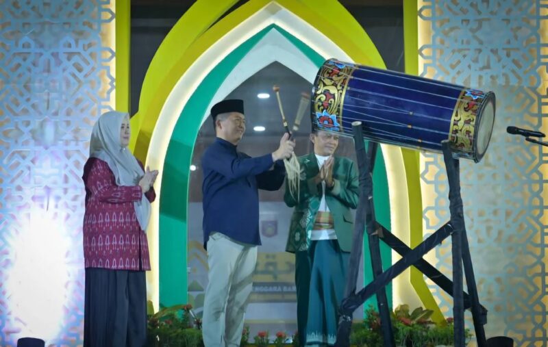 Pembukaan MTQ XXXI ditandai dengan pemukulan beduk oleh Gubernur NTB bersama Wakil Gubernur, para kepala daerah, unsur Forkopimda, dan tokoh agama sebagai simbol dimulainya rangkaian musabaqah (Foto: ist / ceraken.id)