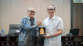 Digitalisasi bansos bagian dari upaya membangun pemerintahan yang lebih modern, responsif, dan adaptif terhadap kebutuhan masyarakat (foto: ppid.mataramkota.go.id)