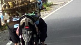 Begitulah, jalanan kecil di desa menawarkan banyak suasana (foto: ss / ceraken.id)
