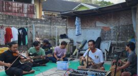 Dari perjumpaan semacam inilah, gagasan tentang musik tradisi yang futuristik perlahan dirumuskan (foto: aks / cerekan.id)
