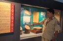 Hubertus Selasa. Baginya, setiap koleksi memiliki tugas yang jauh melampaui fungsi pameran (foto: aks / ceraken.id)