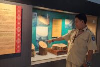 Hubertus Selasa. Baginya, setiap koleksi memiliki tugas yang jauh melampaui fungsi pameran (foto: aks / ceraken.id)