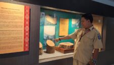 Hubertus Selasa. Baginya, setiap koleksi memiliki tugas yang jauh melampaui fungsi pameran (foto: aks / ceraken.id)
