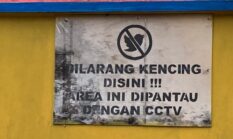 Belajar Bahasa Indonesia di Tong Sampah