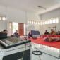 Pekerjaan tim memasuki tahap menentukan: memastikan setiap bunyi tidak hanya terdengar (foto: aks / ceraken.id)