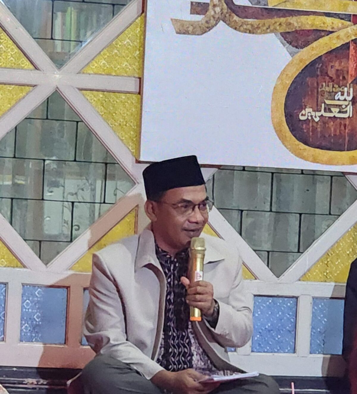Prof. Nuriadi Sayip. "Nine, Inaq, Ine" dapat memiliki sisi feminin sekaligus kekuatan yang secara konvensional dianggap maskulin (foto: aks / ceraken.id)
