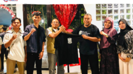  PP IKA SMANSABAYA meluncurkan kaos eksklusif bakti alumni 37 tahun SMA Negeri 1 Pringgabaya di Kedai Kopi Decco Mataram bertepatan dengan peringatan HUT RI ke 81 pada Senin, 17 Agustus 2026. (istimewa)